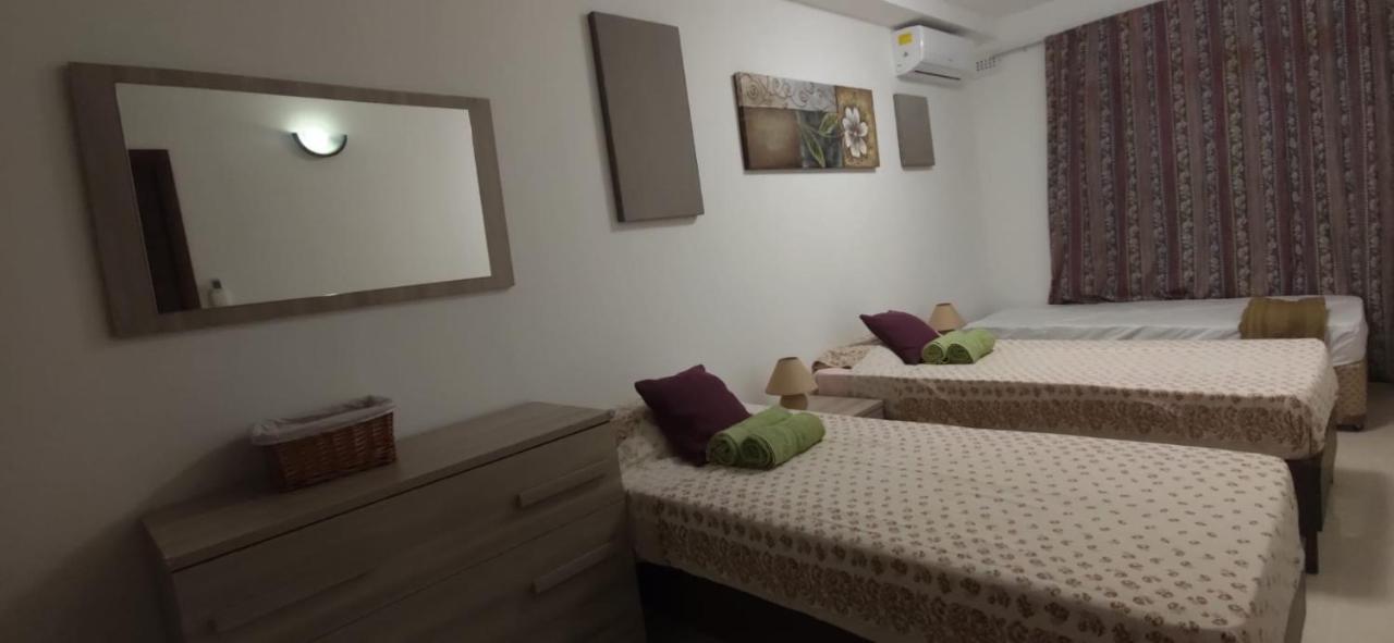 Aquamarine Sea Front Apartments - Elevated Ground Floor With Balcony And Yard Marsaskala Exterior photo